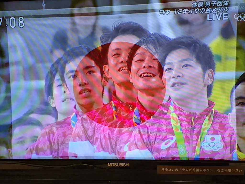 体操日本チーム　金メダル